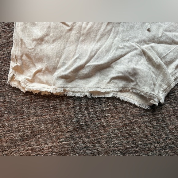 NWT plus size frayed hem linen shorts - Picture 3 of 7